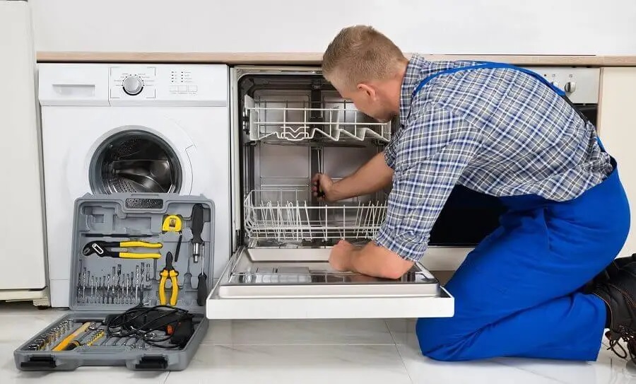 Karamürsel Termodinamik servisi teknisyen ekibi beyaz eşya tamiri yaparken